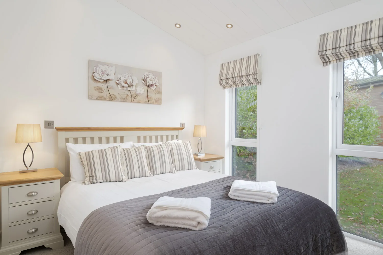 Waters Edge Lodge - Master Bedroom