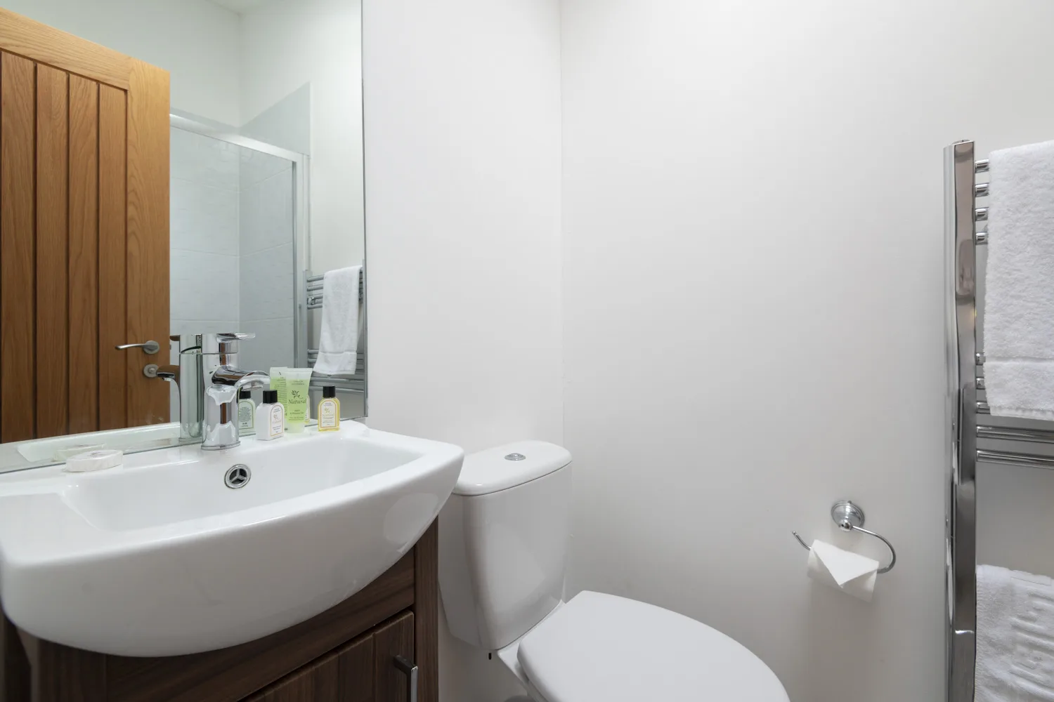 Waters Edge Lodge - Bathroom