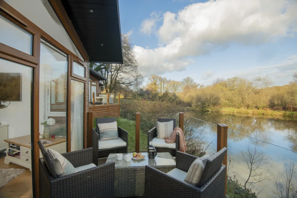 Waters Edge Lodge - Lakeview