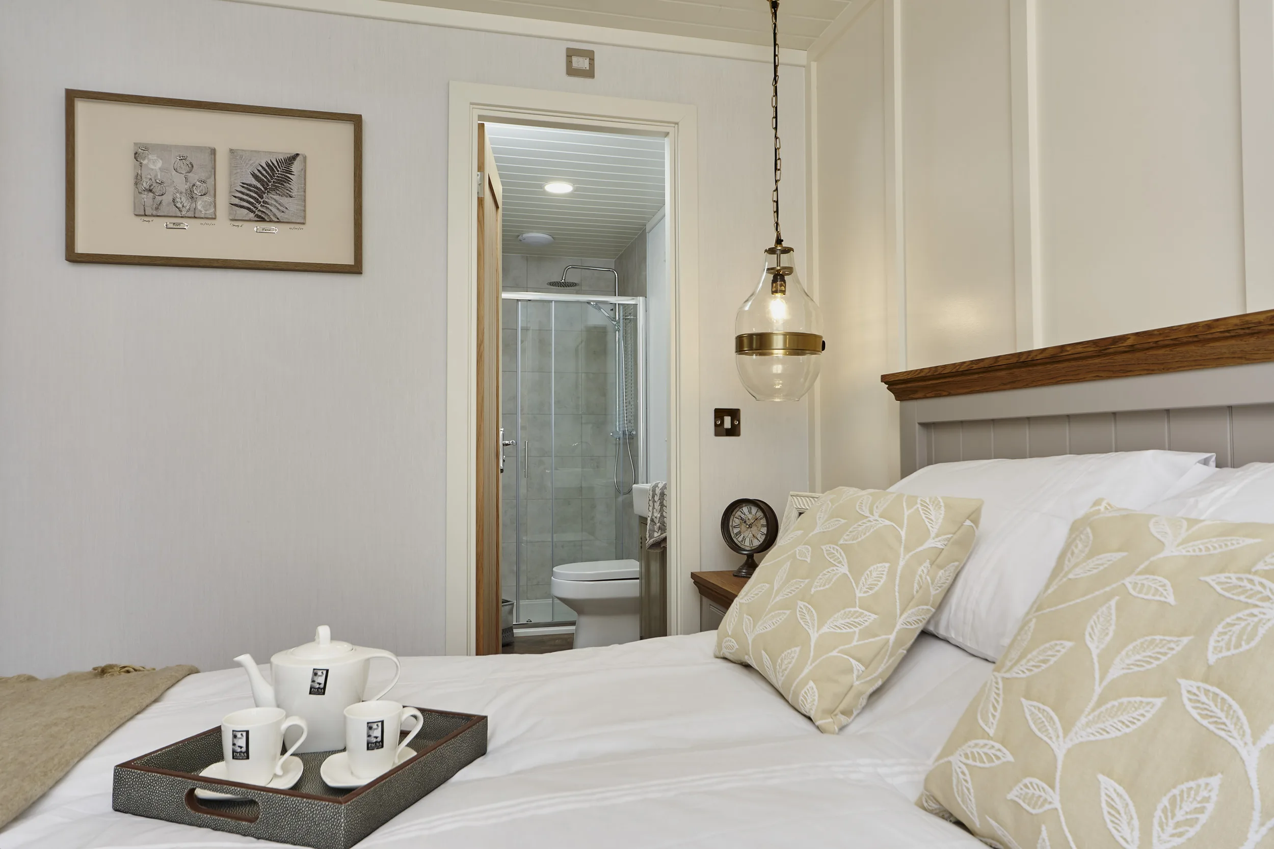 The Muskoka lodge, bedroom view - double room looking into bathroom