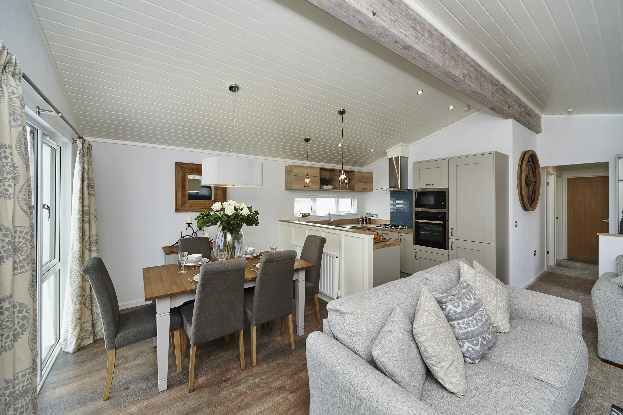 The Muskoka lodge, view of kitchen, lounge and dining room